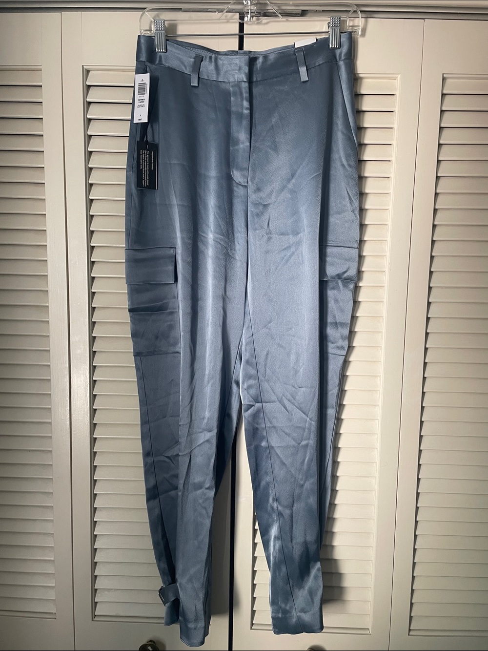NWT Babaton Aritzia Refined Satin Cargo Pants Slab Blue Sz 6 zipper / button fly